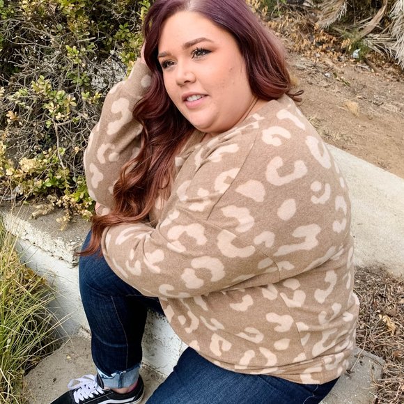 Godiva Long Sleeve Leopard Print - Picture 2 of 2